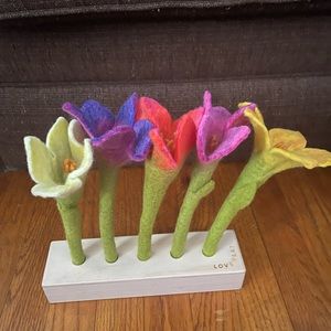 Lovevery Felt Flowers In A Row From The Helper Play Kit 25-27months